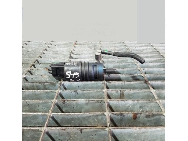 bontott BMW X5 Első Ablakmosó Szivattyú