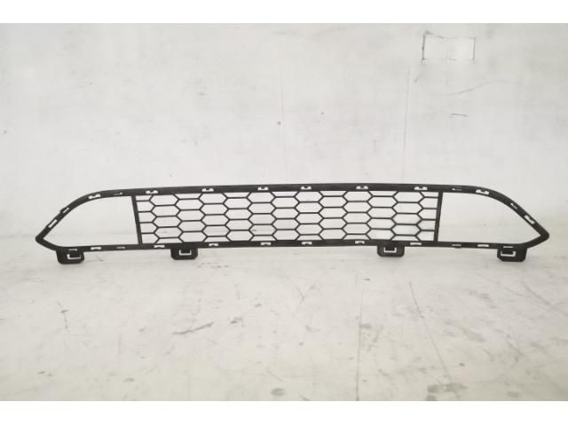 bontott BMW X5 Első Lökhárító Alsó Középső Díszrács