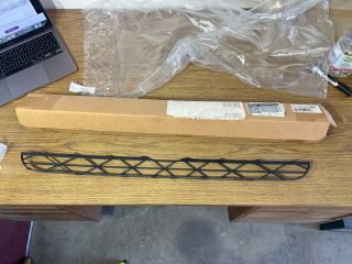 bontott BMW X5 Első Lökhárító Alsó Középső Díszrács