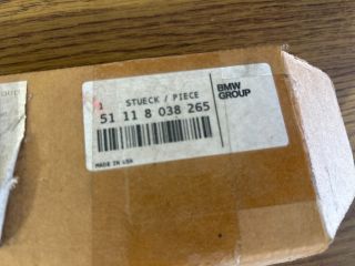 bontott BMW X5 Első Lökhárító Alsó Középső Díszrács