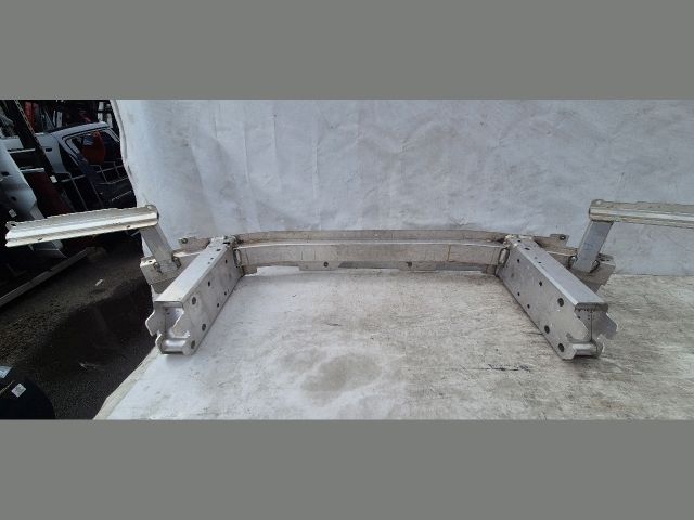 bontott BMW X5 Első Lökhárító Merevítő (Fém)