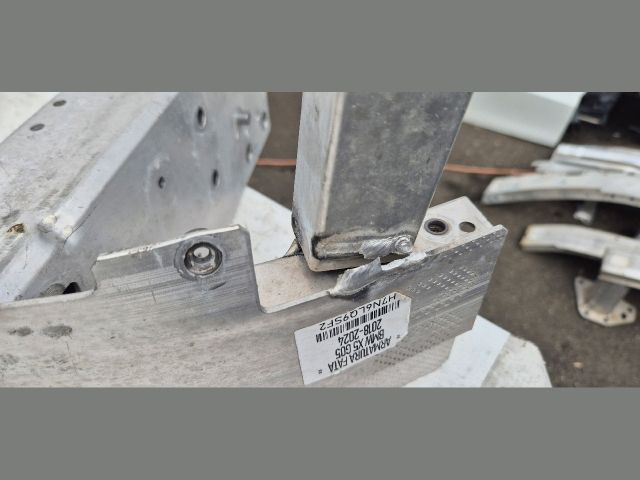 bontott BMW X5 Első Lökhárító Merevítő (Fém)