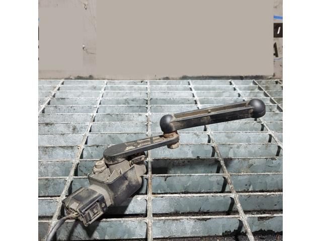 bontott BMW X5 Első Xenon Szintszabályzó Jeladó