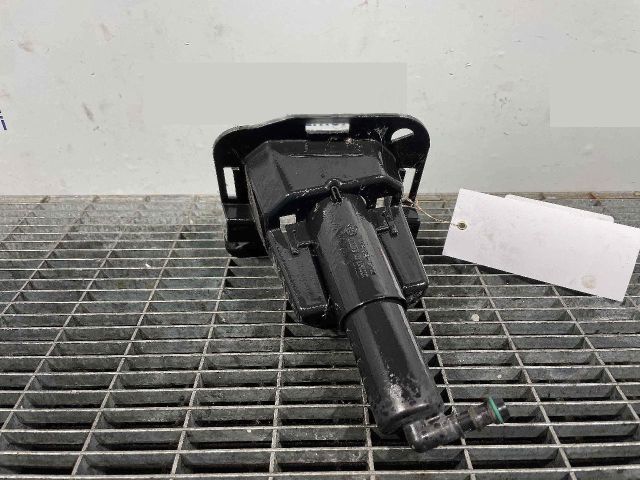 bontott BMW X5 Fényszórómosó Szivattyú