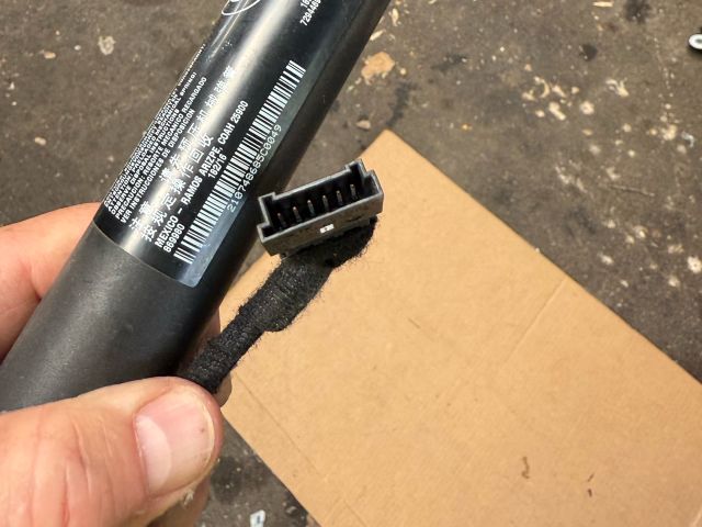 bontott BMW X5 Gázrugós Kitámasztó Teleszkóp Csomagtérajtó Bal