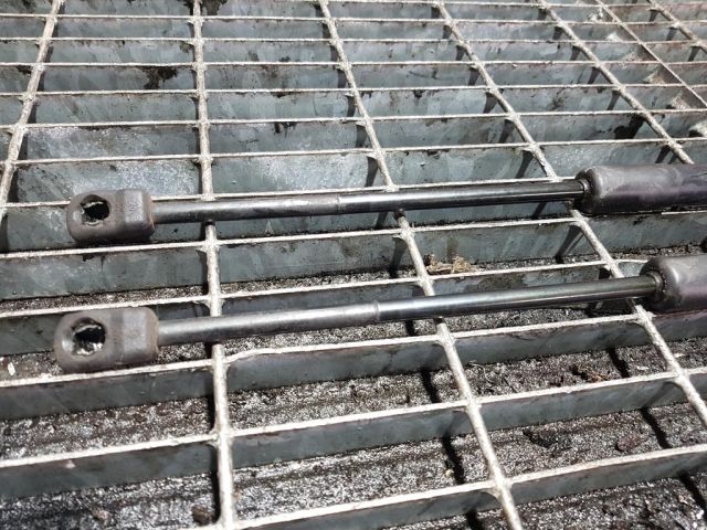 bontott BMW X5 Gázrugós Kitámasztó Teleszkóp Motorháztető