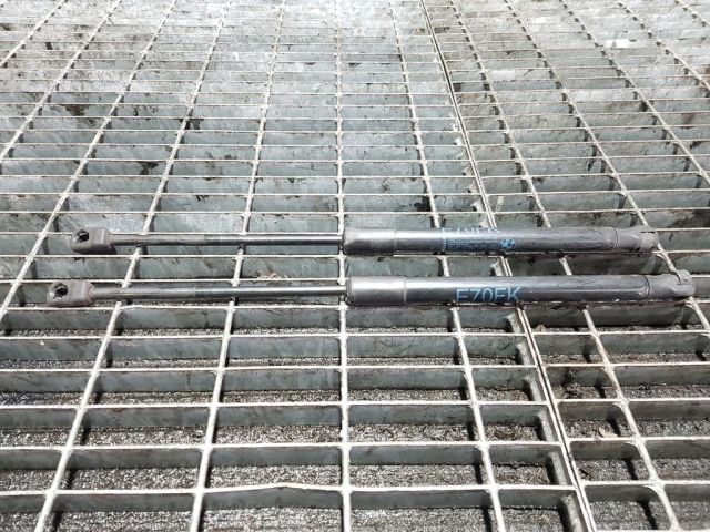 bontott BMW X5 Gázrugós Kitámasztó Teleszkóp Motorháztető