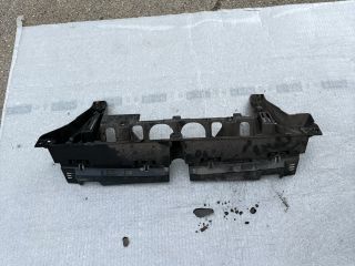 bontott BMW X5 Hátsó középső Lökhárító Tartó (Műanyag)