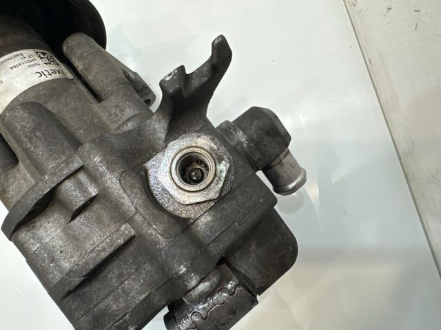 bontott BMW X5 Hidraulika Szivattyú