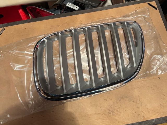 bontott BMW X5 Hűtőrács