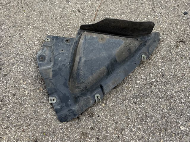 bontott BMW X5 Jobb első Első Dobbetét (Kerékjárati, Műanyag)