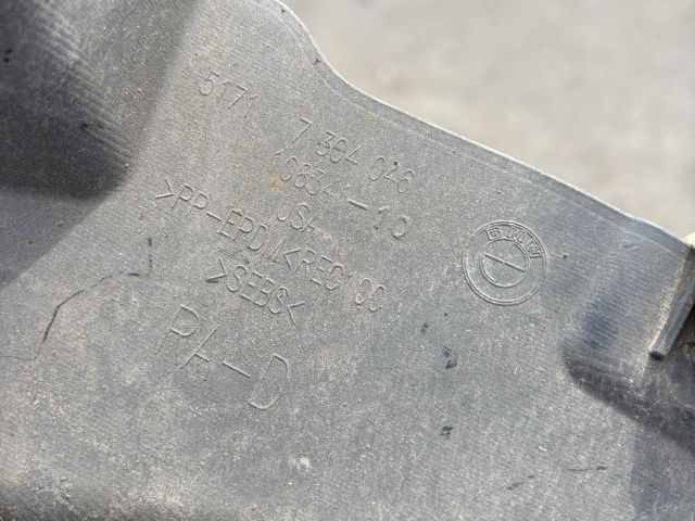 bontott BMW X5 Jobb első Első Dobbetét (Kerékjárati, Műanyag)