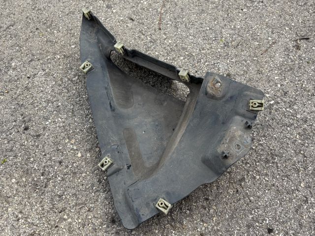 bontott BMW X5 Jobb első Első Dobbetét (Kerékjárati, Műanyag)