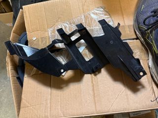 bontott BMW X5 Jobb Fényszóró Tartó