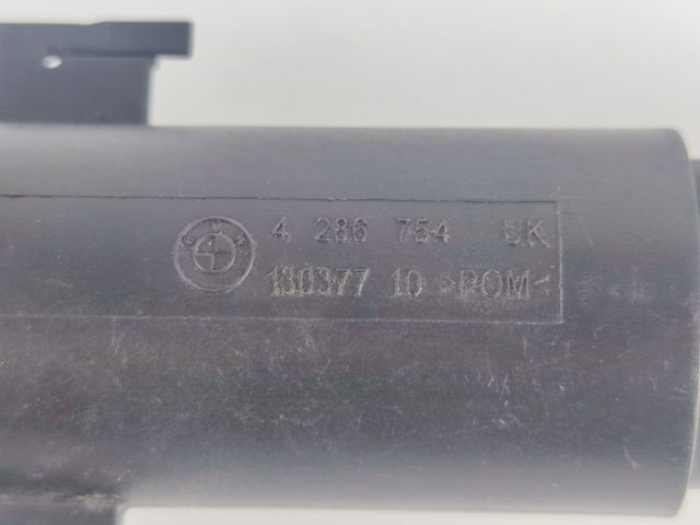 bontott BMW X5 Jobb Fényszórómosó Fúvóka