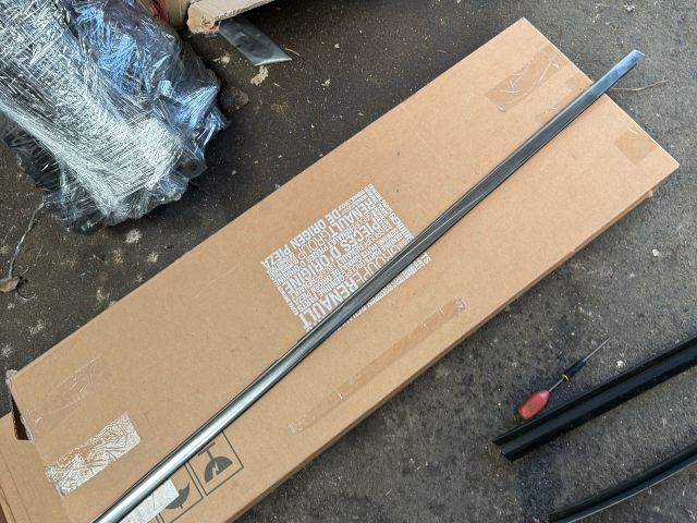 bontott BMW X5 Jobb hátsó Ajtó Díszléc