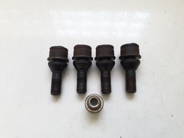 bontott BMW X5 Kerék Csavar Szett