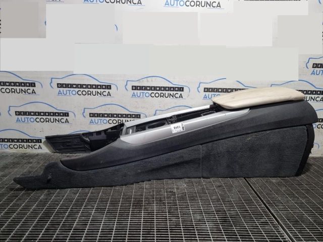 bontott BMW X5 Könyöklő