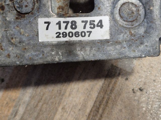 bontott BMW X5 Motorháztető Zárszerkezet