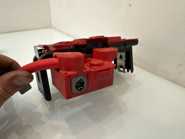 bontott BMW X5 Pozitív Kábel