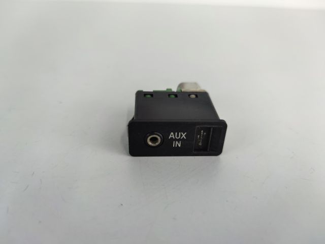 bontott BMW X5 USB Aljzat