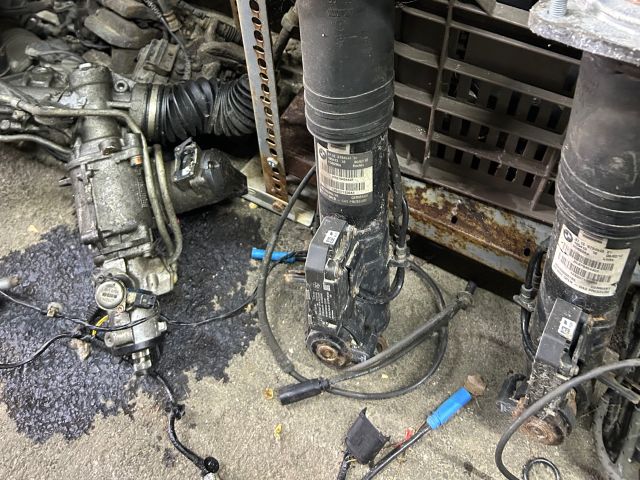 bontott BMW X5 Jobb hátsó Lengéscsillapító