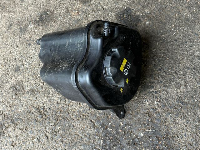 bontott BMW X5 Kiegyenlítő Tartály