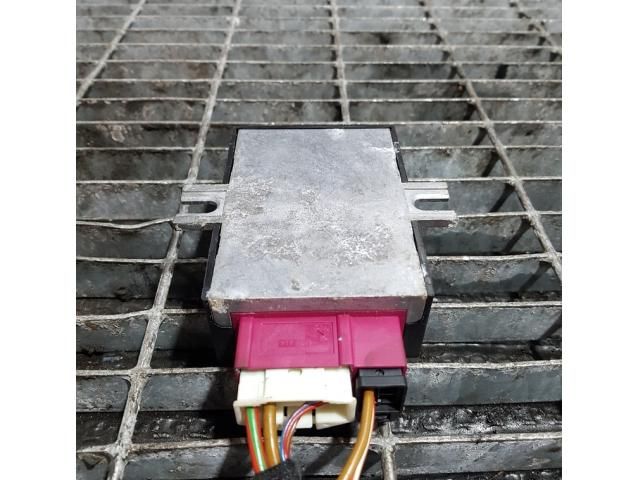 bontott BMW X5 Üzemanyag Szivattyú Relé