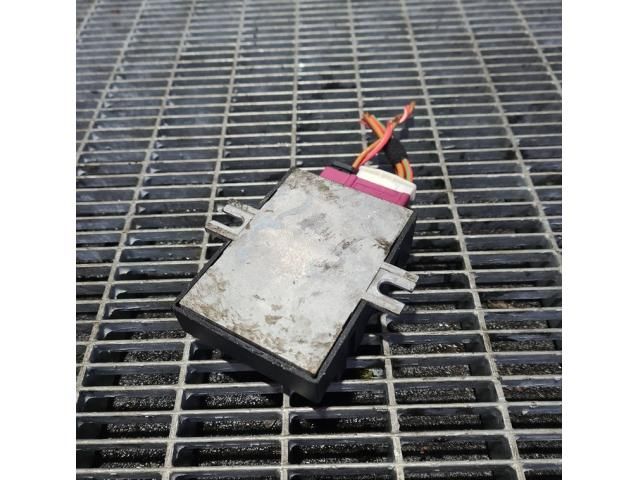 bontott BMW X5 Üzemanyag Szivattyú Relé