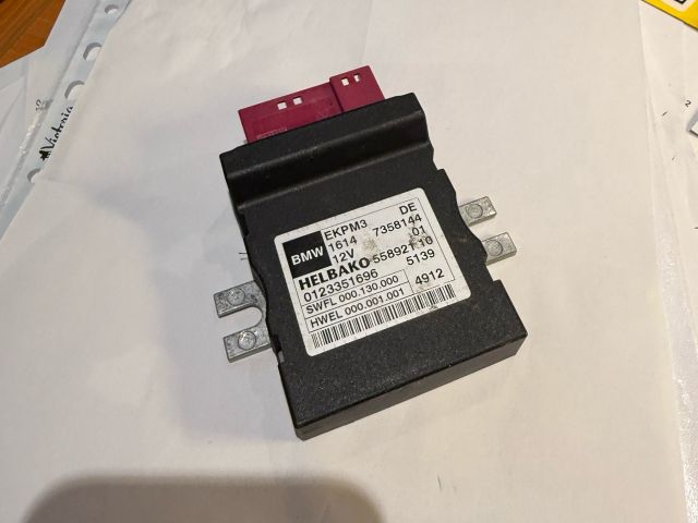 bontott BMW X5 Üzemanyag Szivattyú Relé