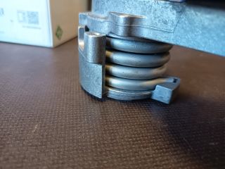 bontott BMW X5 Szíjfeszítő Görgő