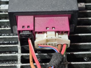 bontott BMW X5 Üzemanyag Szivattyú Relé