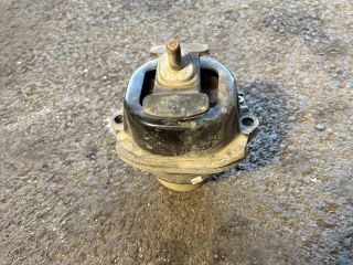 bontott BMW X5 Motor Tartó Bak Jobb