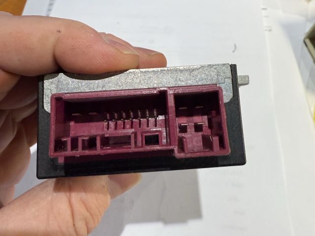 bontott BMW X6 Üzemanyag Szivattyú Relé