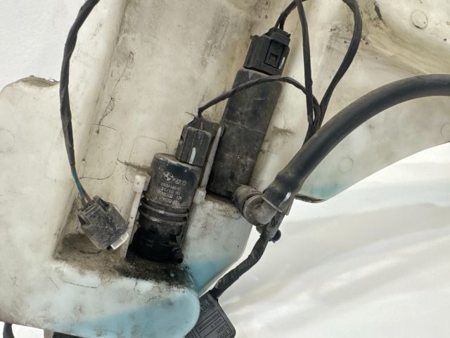 bontott BMW X6 Ablakmosó Tartály