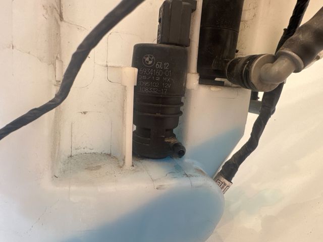 bontott BMW X6 Ablakmosó Tartály