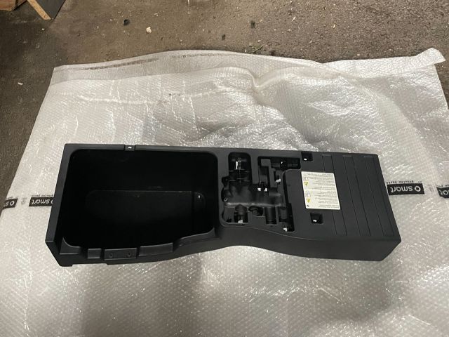 bontott BMW X6 Akkumulátor Fedél