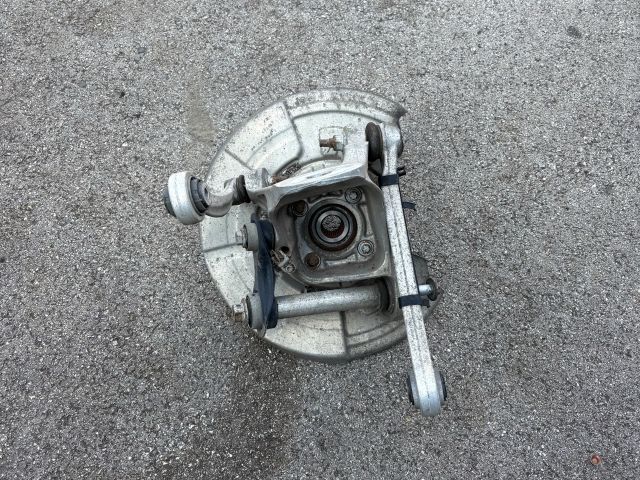 bontott BMW X6 Bal hátsó Csonkállvány Kerékaggyal