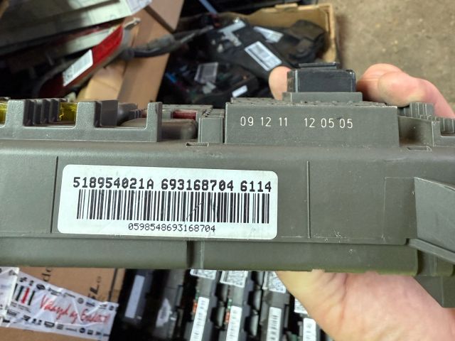 bontott BMW X6 Biztosítéktábla Csomagtér