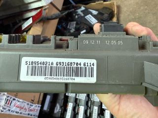 bontott BMW X6 Biztosítéktábla Csomagtér