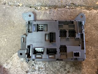 bontott BMW X6 Biztosítéktábla Csomagtér