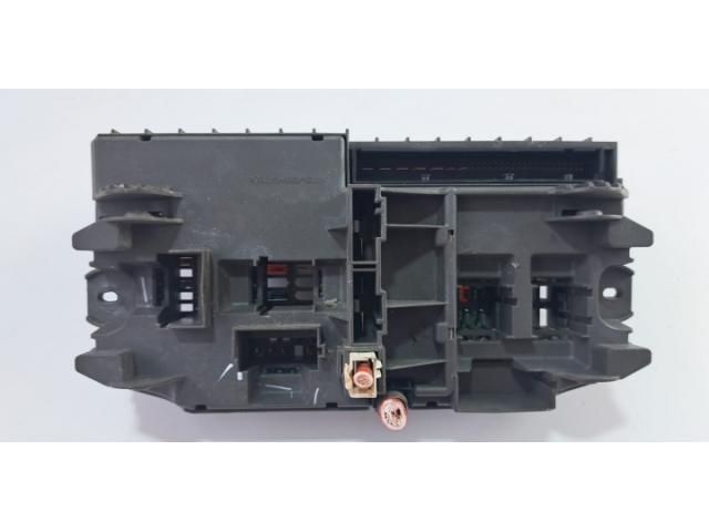 bontott BMW X6 Biztosítéktábla Utastér