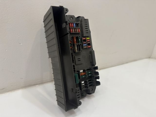 bontott BMW X6 Biztosítéktábla Utastér