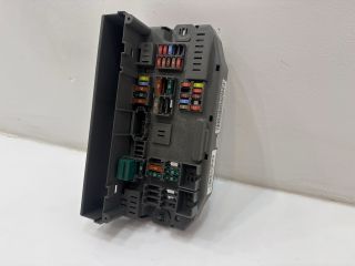 bontott BMW X6 Biztosítéktábla Utastér