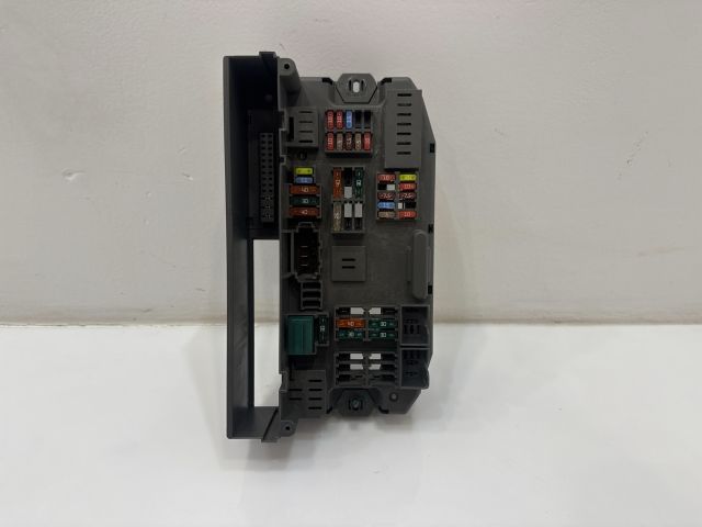 bontott BMW X6 Biztosítéktábla Utastér