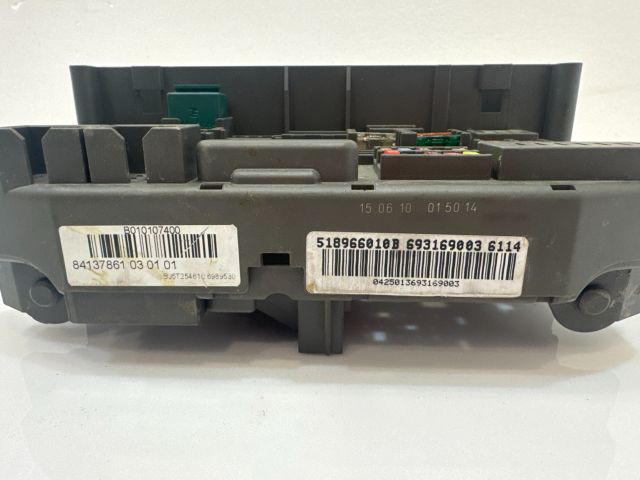 bontott BMW X6 Biztosítéktábla Utastér