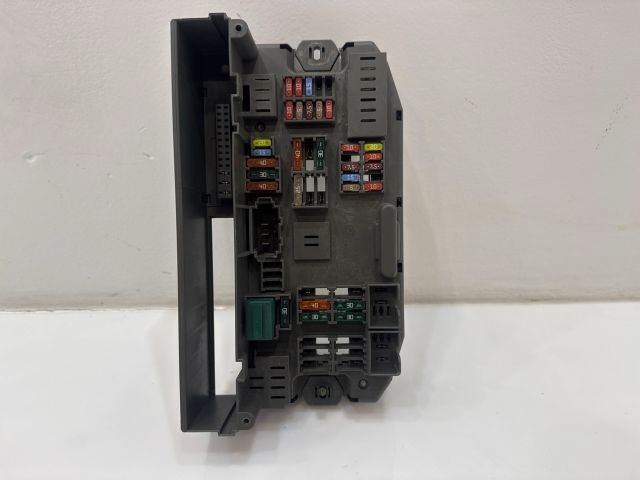 bontott BMW X6 Biztosítéktábla Utastér