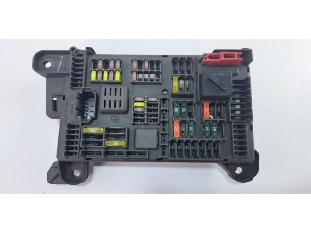 bontott BMW X6 Biztosítéktábla Utastér