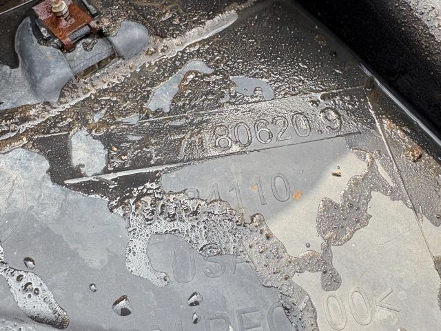 bontott BMW X6 Jobb első Első Dobbetét (Kerékjárati, Műanyag)