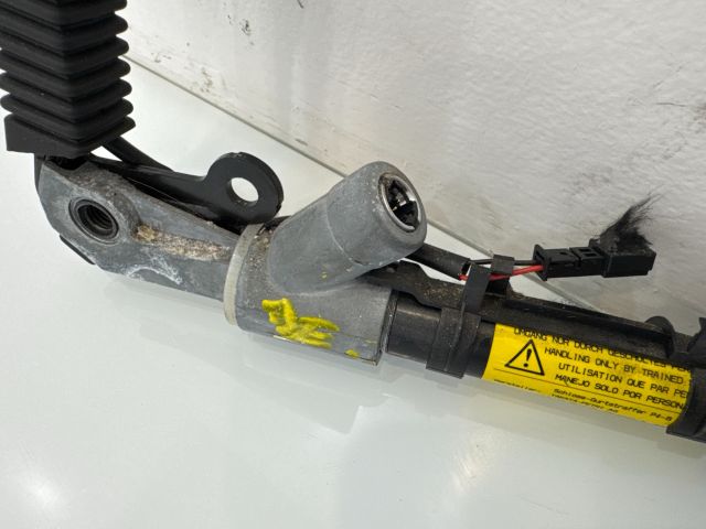 bontott BMW X6 Jobb első Övfeszítő